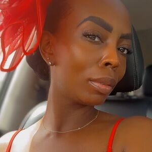 Meet your Posher, Evania